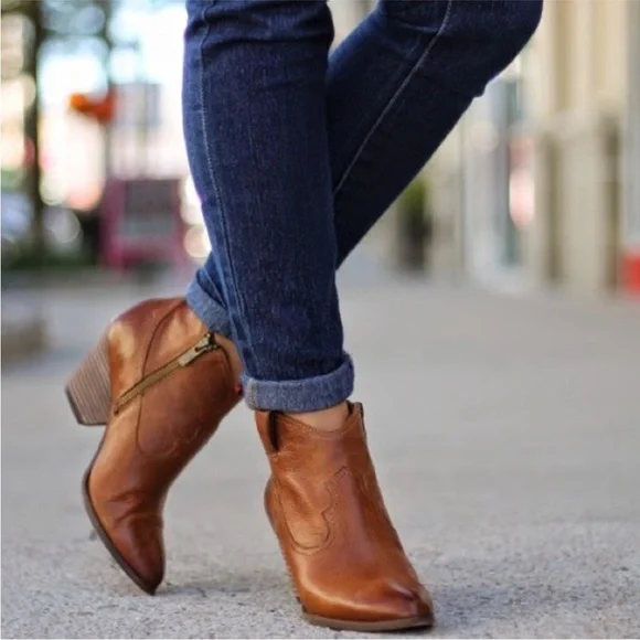 Frye Reina Bootie in Cognac Size 5.5 NEW - Picture 11 of 14